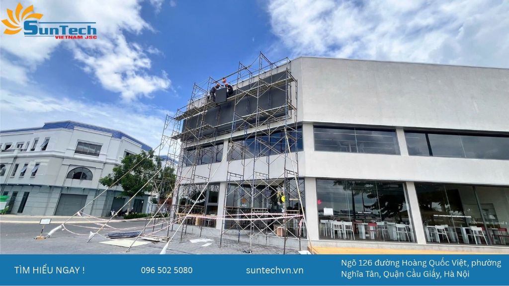 Thi công màn hình LED P5 ngoài trời (ảnh: Suntech)